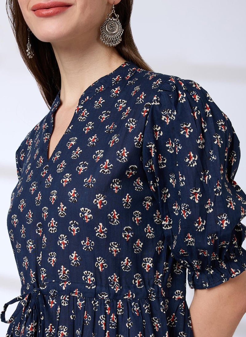 جلو باص فستان ميدي نسائي بياقة ماندرين وأكمام منتفخة وربطة خصر وطبقات بتصميم - للعمل - Image 5